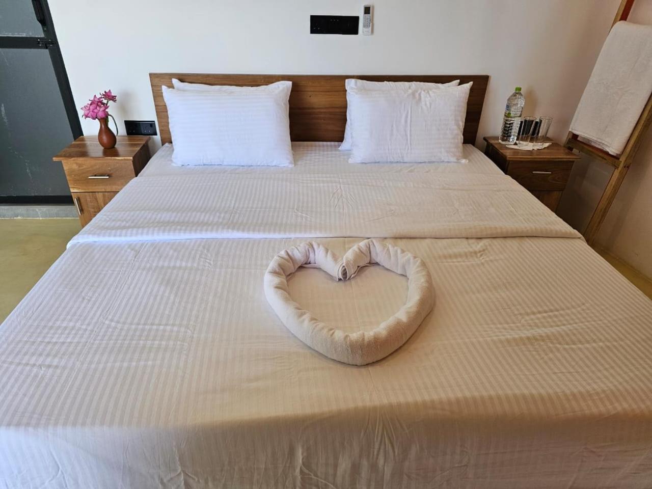 Muthu Sea View Hiriketiya Hotel Dikwella Kültér fotó